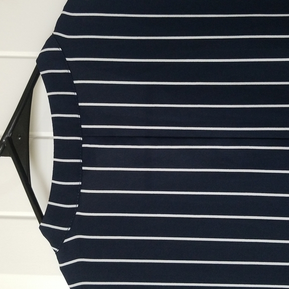 Banana Republic V neck top - Picture 4 of 5